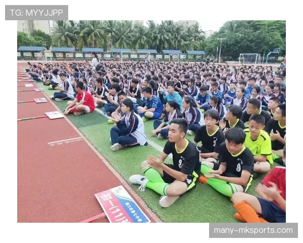 七人制足球规则详解：比赛人数与裁判判罚标准解析